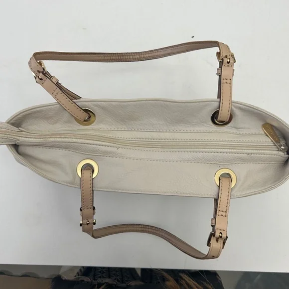 Michael Kors Jet Set Soft Leather Tote in Stone/Ecru w/Tan straps & Gold accents - Picture 6 of 16